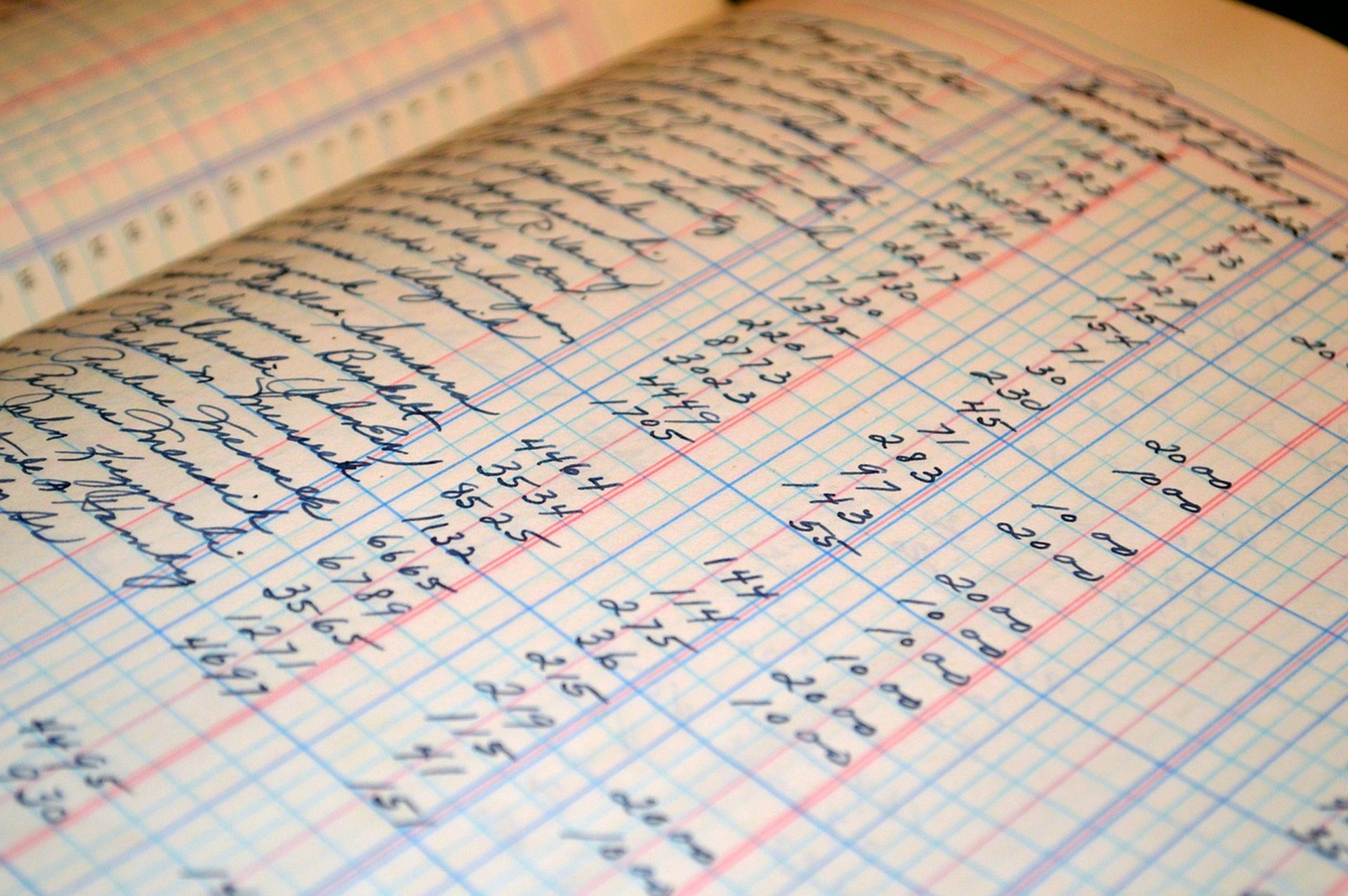 Behind the Ledger: החיים הסודיים של הכסף